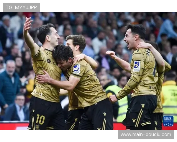 皇马4-1大胜皇家社会登顶积分榜,维尼修斯点球梅开二度 皇马4-1大胜皇家社会登顶积分榜,维尼修斯点球梅开二度